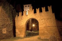 Una porta delle mura della Rocca